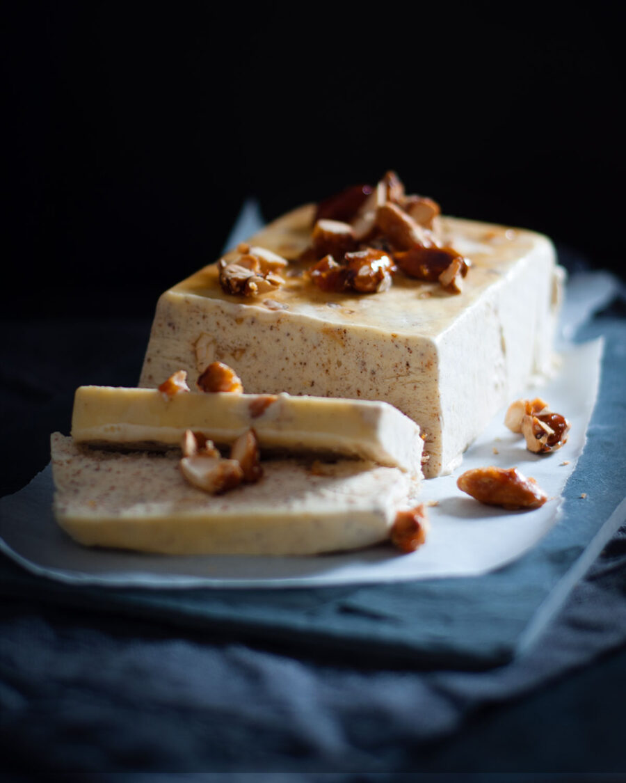 Zimtparfait mit Mandelkrokant - Rezept | Was esse ich heute?