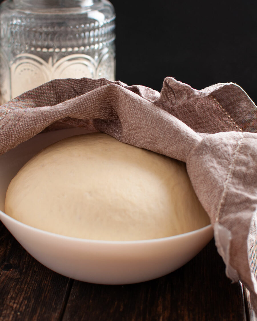 Pizzateig mit Trockenhefe Rezept: schnell und einfach Pizzateig mit Trockenhefe Rezept: schnell und einfach