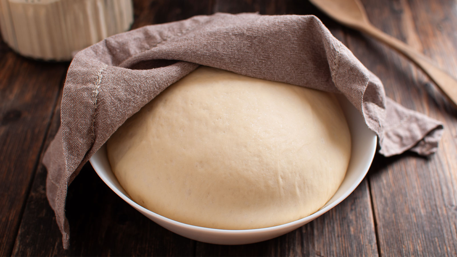 Pizzateig mit Trockenhefe Rezept: schnell und einfach Pizzateig mit Trockenhefe Rezept: schnell und einfach